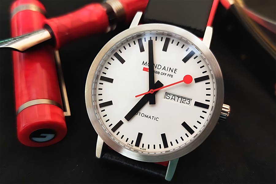 Mondaine Classic