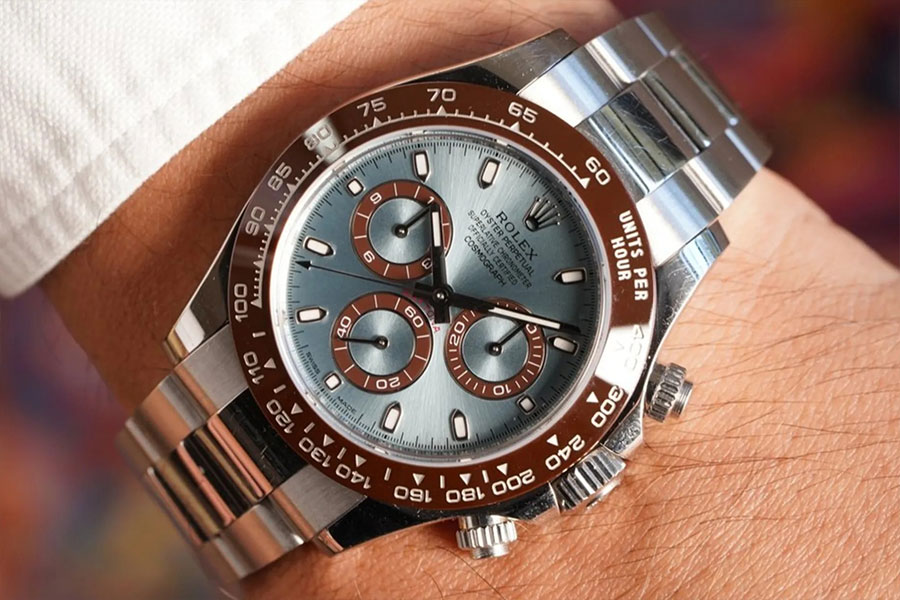 ساعت Rolex Oyster Perpetual Cosmograph Daytona، یکی از محبوبترین و پرتقاضاترین ساعتها میان کلکسیونرها و علاقهمندان به سبک زندگی لوکس است.