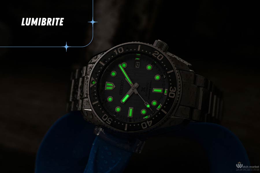 وجود LumiBrite روی عقربه‌ها و نشانگرهای سیکو، دید در محیط‌های کم‌نور را تضمین می‌کند.
